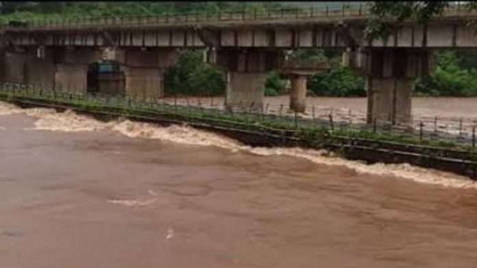 Chiplun - khed jagbudi river reached dangerous level