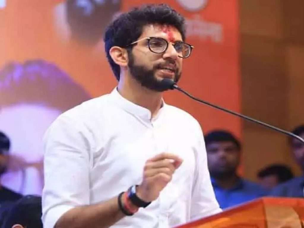 Aditya Thackeray : शिंदे-फडणवीसांआधी ठाकरेंनी पुन्हा मारली बाजी, आदित्य ठाकरे आज पूरग्रस्त शेतकऱ्यांशी संवाद साधणार