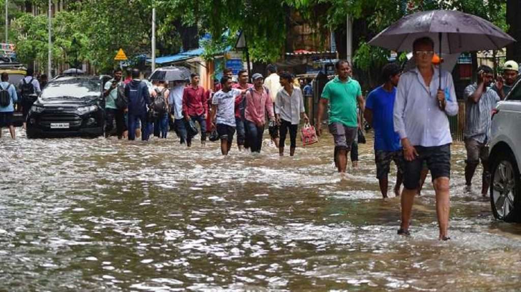 Mumbai Rain Incident: मुसळधार पावसात उघड्या चेंबरमध्ये पडून महिलेचा मृत्यू, जबाबदार कोण?