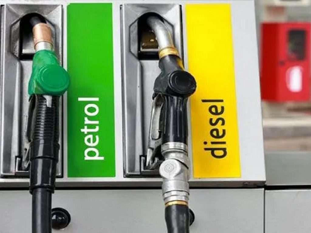 Petrol Diesel Price Today वर्ष अखेरीस देशात पेट्रोल-डिझेल स्वस्त? जाणून घ्या तुमच्या शहरांतील इंधन दरातला बदल