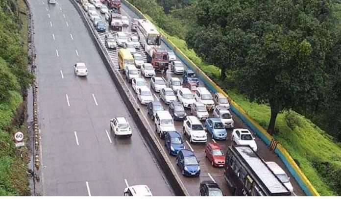 Traffic Jam on Mumbai Expressway