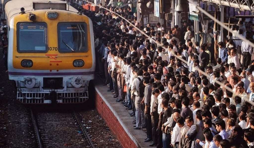 Mumbai Local मुंबईची लाईफलाईन लोकलमध्ये ज्येष्ठ नागरिकांसाठी स्वतंत्र डबा, हायकोर्टात जनहित याचिका