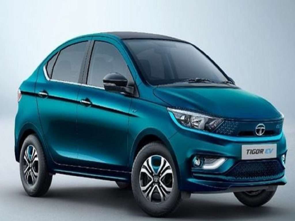 Tata Tiago EV : कार खरेदी करण्याचा विचार करताय?, टाटानं लॉन्च केली देशातील स्वस्त इलेक्ट्रिक कार