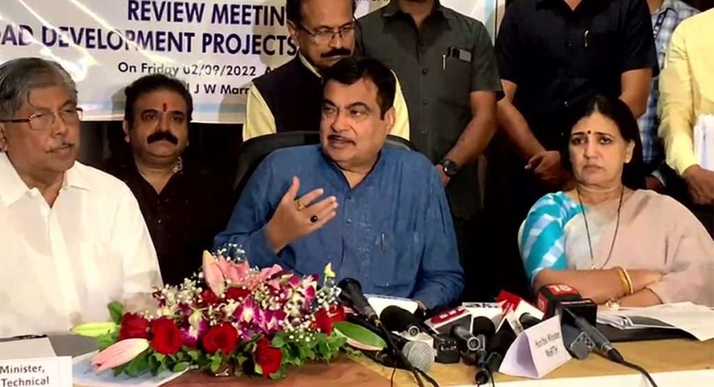 Nitin Gadkari : वाहतूक मंत्री गडकरींची घोषणा, ‘या’ तारखेपासून होणार ६ एअरबॅग्ज अनिवार्य