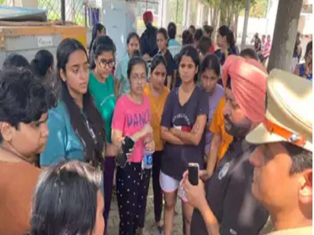 Chandigarh University Case : चंदीगड विद्यापीठातील विद्यार्थिनींचा कथित MMS लीक, पोलिसांची चौकशी सुरु