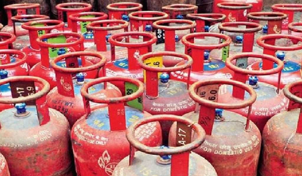 LPG Cylinders: LPG ग्राहकांसाठी मोठी बातमी! आता वर्षाकाठी केवळ १५ सिलेंडर मिळणार