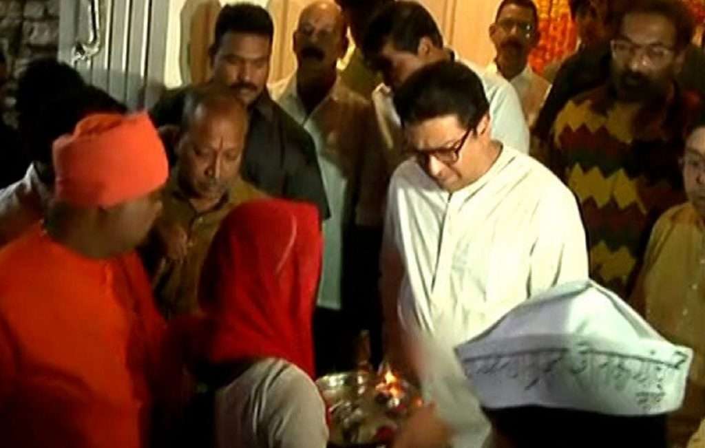 Raj Thackeray : मनसे अध्यक्ष राज ठाकरेंनी आत्महत्याग्रस्त शेतकऱ्यांच्या मुलांसोबत साजरी केली दिवाळी