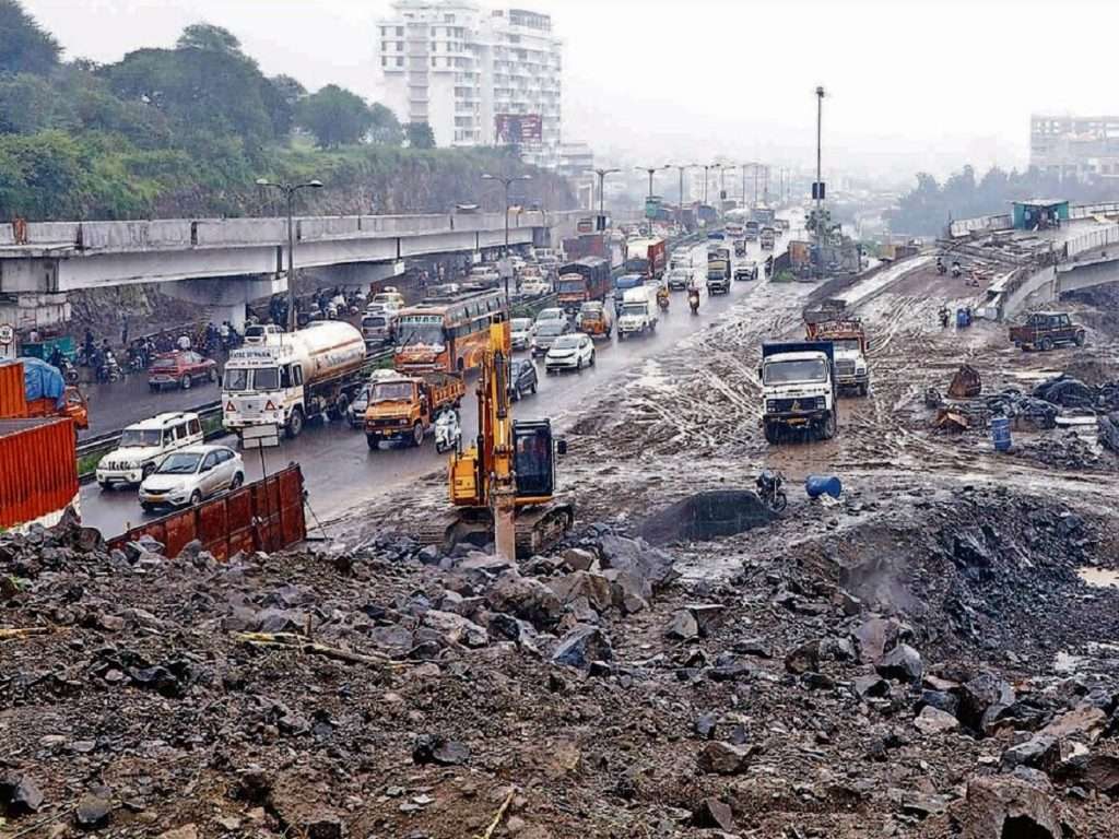 Pune Chandani Bridge : अखेर चांदणी चौकातील पुल जमीनदोस्त पण, वाहतूक अजूनही बंदच