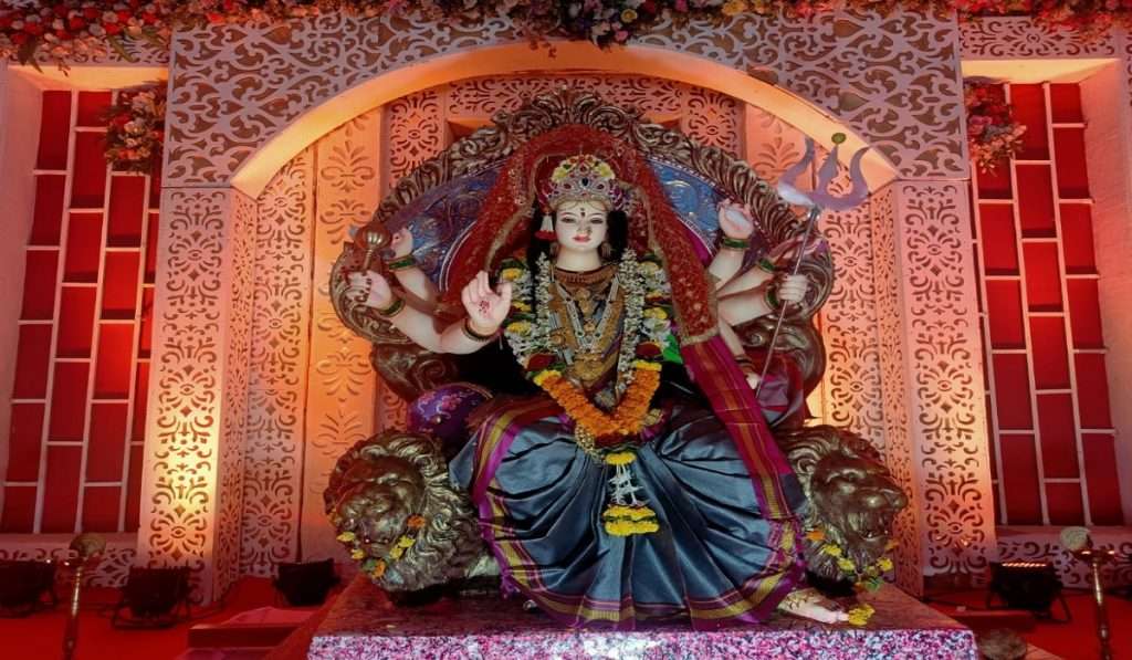 Navratri 2022 : समाजकारणात सक्रिय असणाऱ्या मुलुंडच्या माऊलीच्या देवीचं लाईव्ह दर्शन