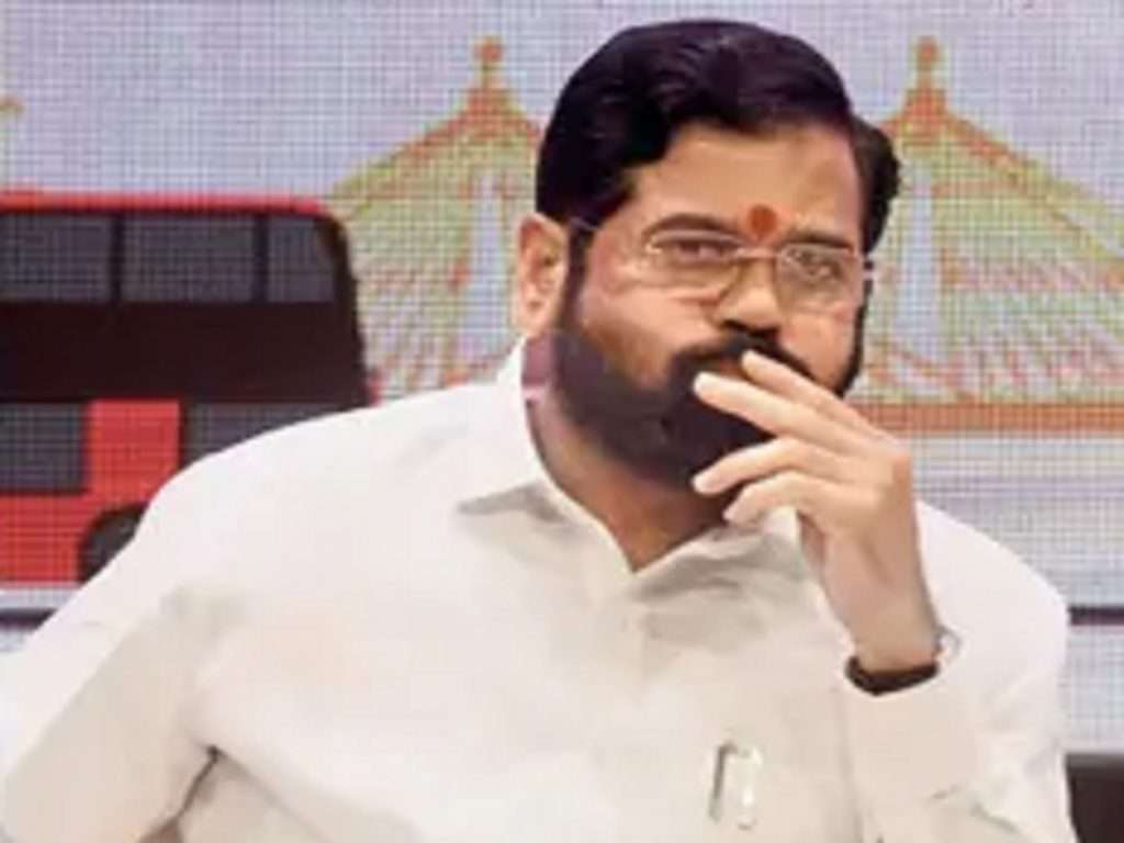 CM Eknath Shinde : मुख्यमंत्री एकनाथ शिंदे यांना जीवे मारण्याची धमकी, वर्षा बंगल्यावर व ठाण्यातील निवास्थानी सुरक्षा वाढवली