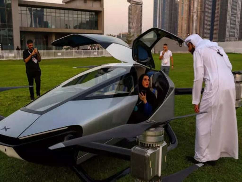 Flying Car : ट्रॅफिक जॅमची चिंता संपली! चिनी फ्लायिंग कारचे दुबईतील ९० मिनिटांचे उड्डाण ठरले यशस्वी