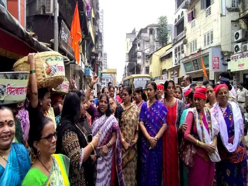 मेट्रो ३च्या विरोधात प्रकल्पग्रस्त गिरगाव-काळबादेवी येथील रहिवाशांचे राज्य सरकार विरोधात आंदोलन