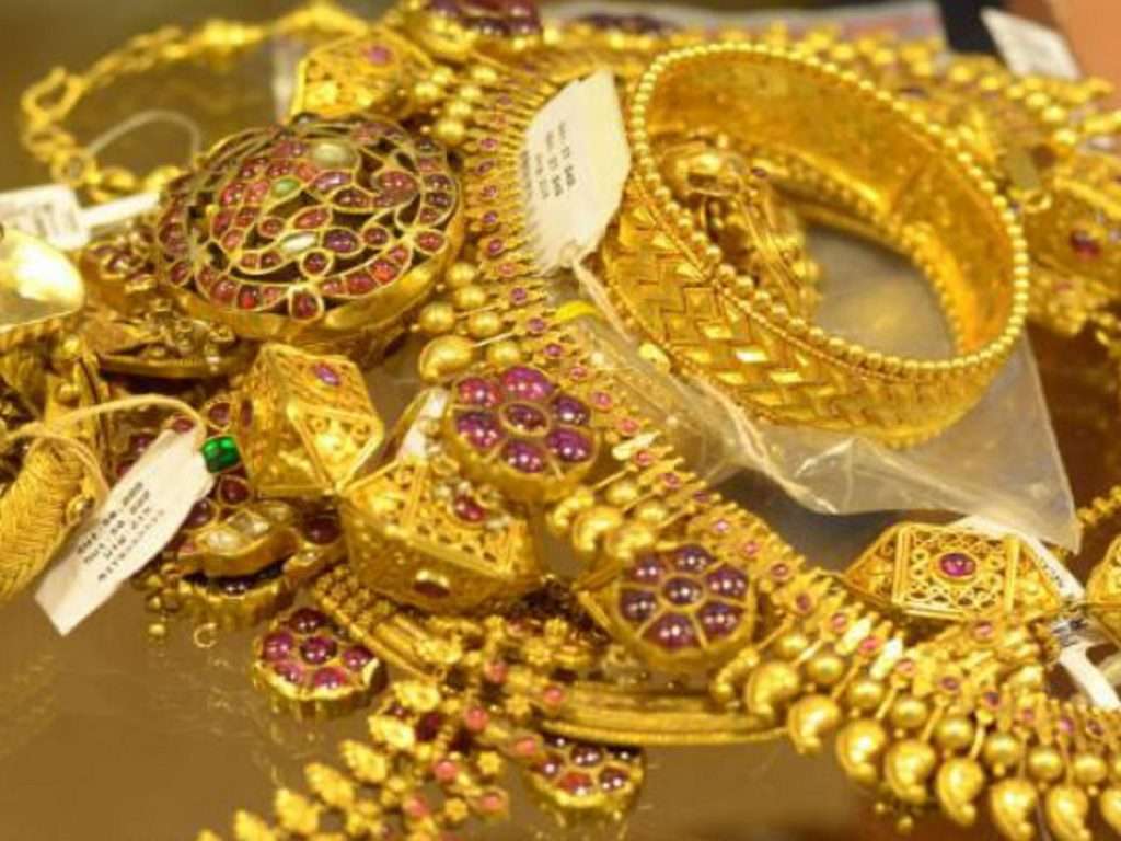 Gold Hallmarks बनावट हॉलमार्क असलेल्या सोन्याच्या विक्रीवर सरकार घालणार आळा, काय असेल योजना