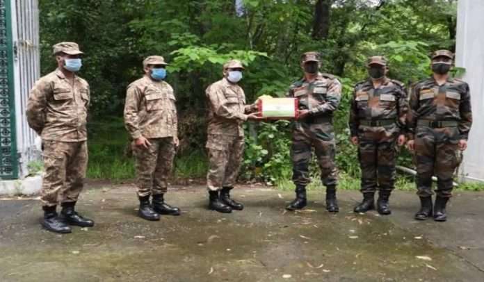 oldiers exchange sweets between India and Pakistan