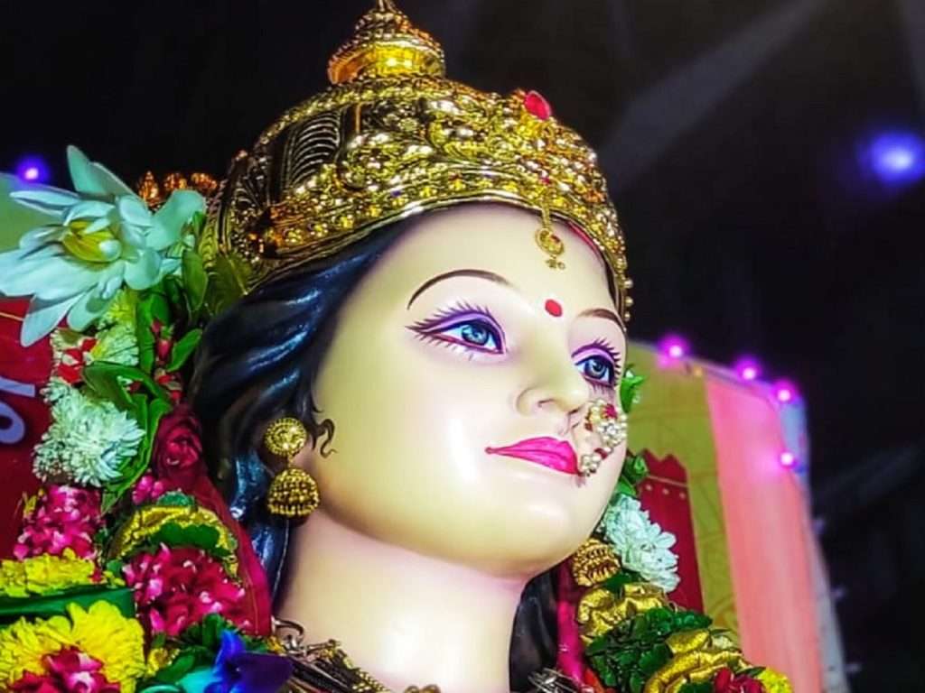 Navratri 2022 : लालबागची माता नवरात्रोत्सवनिमित्त दर्शनासाठी भाविकांची गर्दी