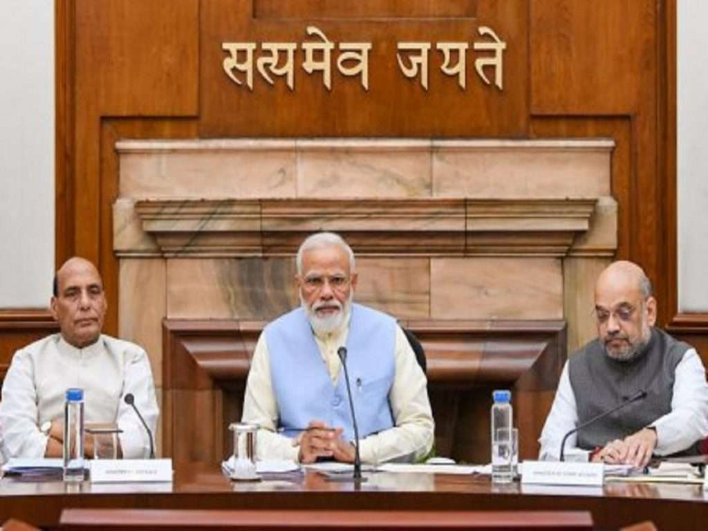 Modi Cabinet : रेल्वे कर्मचाऱ्यांना मोदी मंत्रिमंडळाची दिवाळी भेट, ७८ दिवसांचे वेतन मंजूर केले