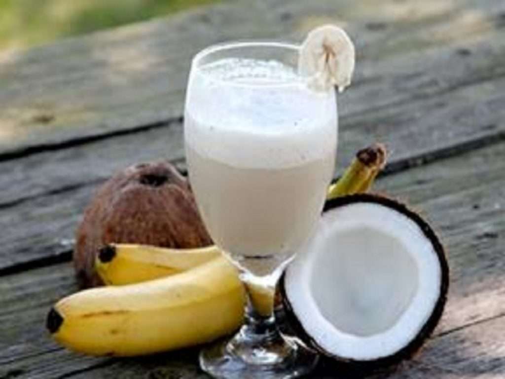 Banana Coconut Smoothie Recipe : बनाना कोकोनट स्मूदी नवरात्रीच्या उपवासात तुम्हाला ऊर्जा देईल