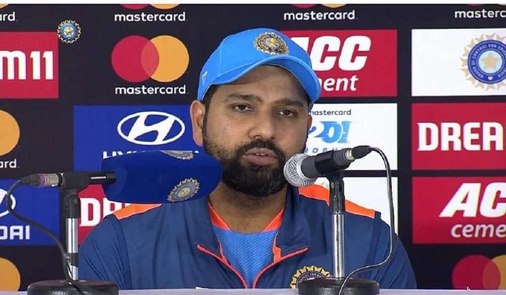 Rohit Sharma Injured फिल्डिंगदरम्यान रोहित शर्मा मैदानातून थेट रुग्णालयात, बीसीसीआयने दिली माहिती