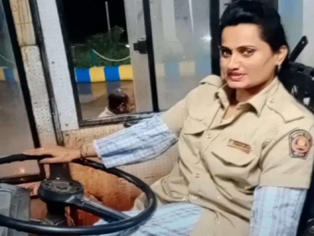 Video Viral : टिकटॉक स्टार महिला कंडक्टर निलंबित,ऑन ड्युटी रिल्स पडलं महागात