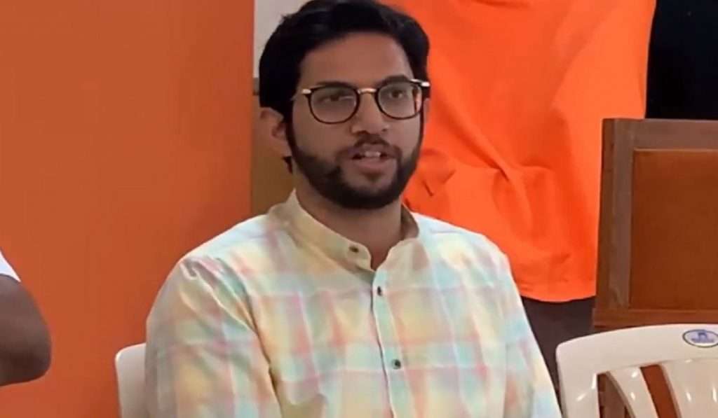 Aadity Thackeray Live    मुख्यमंत्र्यांनी माध्यमांसमोर माझ्याशी चर्चा करावी, आदित्य ठाकरेंचं मुख्यमंत्र्यांना चॅलेंज