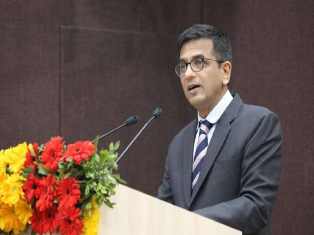 Justice DY Chandrachud : न्यायमूर्ती धनंजय चंद्रचूड देशाचे ५० वे सरन्यायाधीश, ४४ वर्षानंतर वडिलांची जबाबदारी पुत्रावर