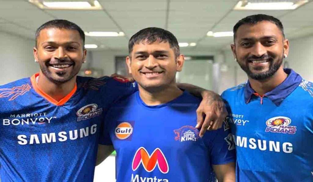 MS Dhoni , पांडे बंधू एकत्रित पार्टीमध्ये काला चष्मा या गाण्यावर थिरकले