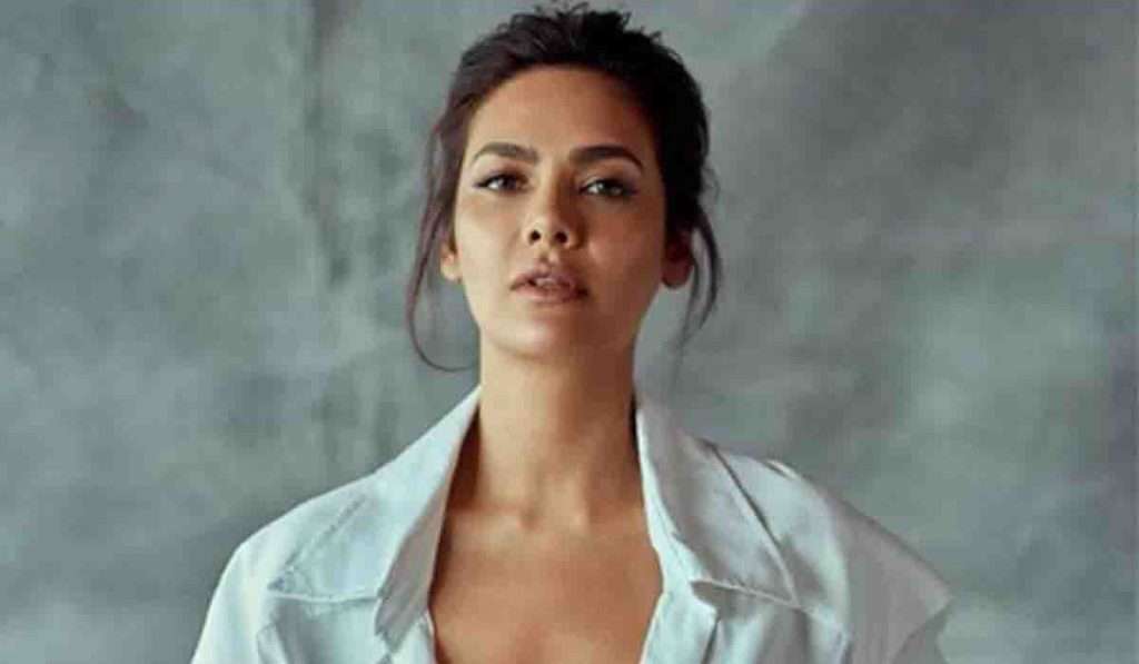 Esha Gupta ईशा गुप्ताचे क्लासी आणि बोल्ड फोटो