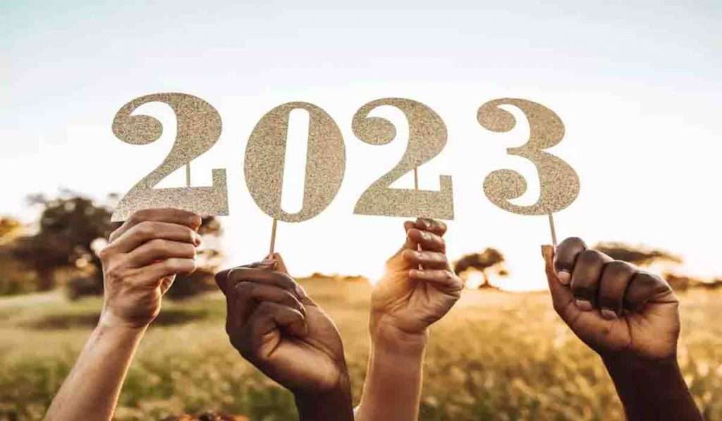 New Year 2023 यंदा नव्या वर्षात करा आनंदी राहण्याचा अनोखा संकल्प !