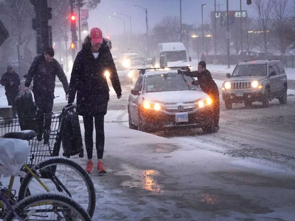 ऐन Christmas च्या हंगामात अमेरिकेत धडकणारा ‘Bomb Cyclone’ आहे तरी काय?