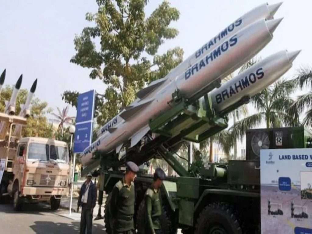 BrahMos Missile ची IAF ने केली यशस्वी चाचणी घेतली, जाणून घ्या शत्रूला हादरवणाऱ्या ‘या’ क्षेपणास्त्राची खासियत