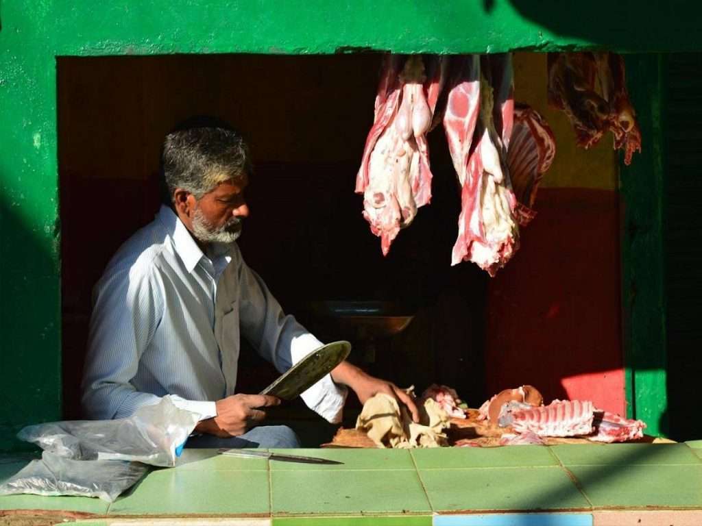 हलाल मांसावरून कर्नाटकात गदारोळ, कर्नाटक सरकारच्या हलाल मांसविरोधी विधेयकाला काँग्रेसचा विरोध