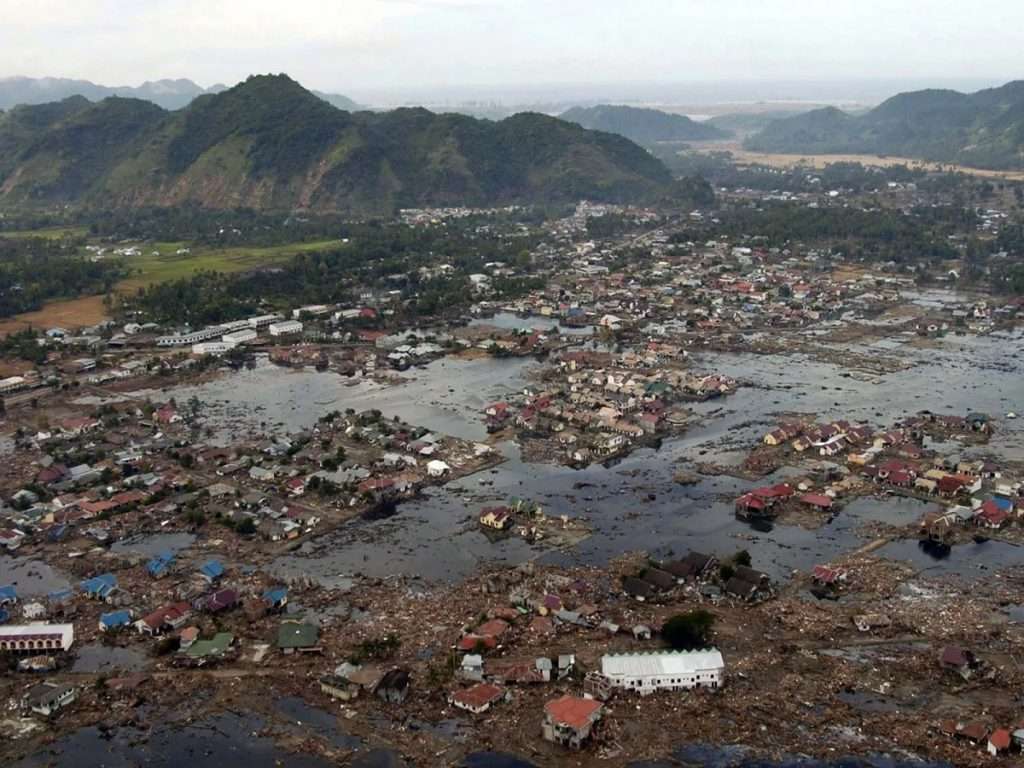 १८ वर्षांपूर्वी याच दिवशी Tsunami ने केला होता कहर, लाखो लोक पावले होते मरण , जाणून घ्या २६ डिसेंबरचा इतिहास