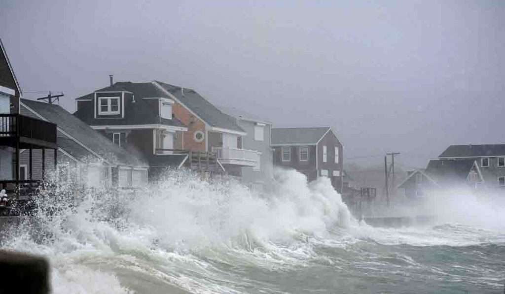 Bomb Cyclone अमेरिकेत भर ख्रिसमसमध्ये ‘बॉम्ब चक्रीवादळा’चा कहर, ४८ डिग्री तापमानात अठरा जणांचा मृत्यू