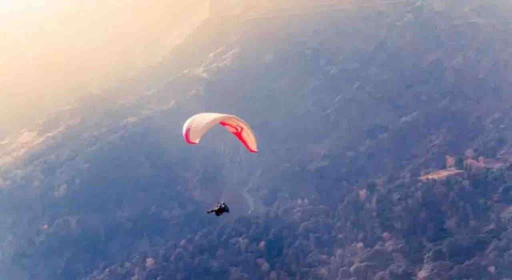 Kullu Paragliding Accident कुल्लू येथे पॅराग्लायडिंग करताना पुण्यातील पर्यटकाचा मृत्यू