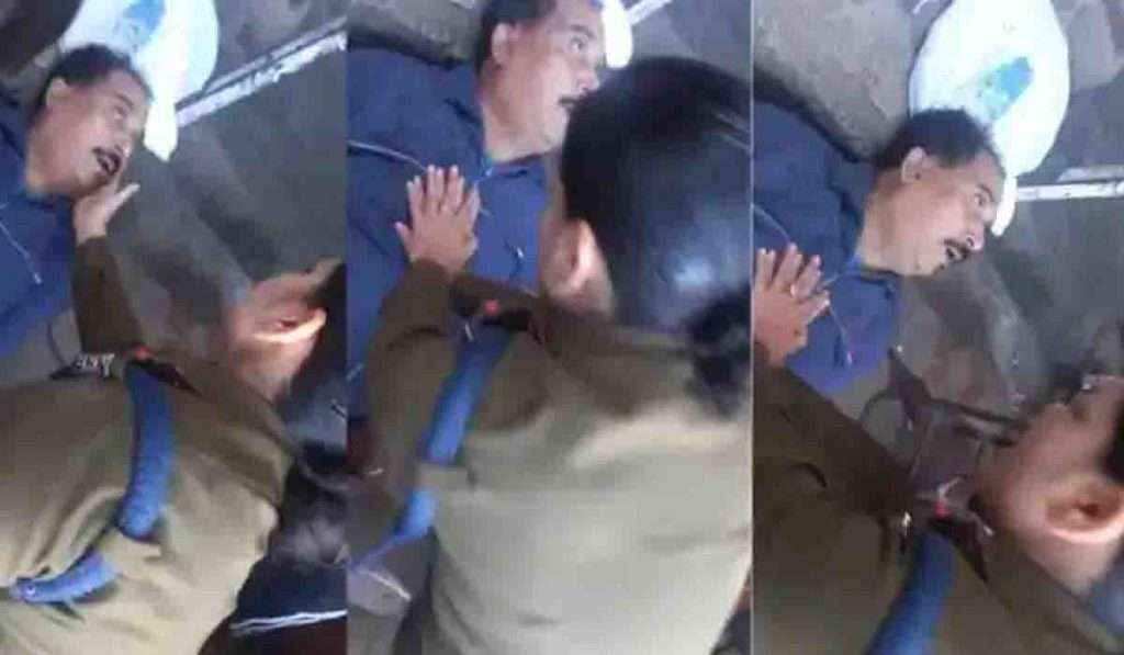 Viral video भररस्त्यात हार्ट अटॅक आलेल्या वृद्ध व्यक्तीला, महिला पोलिसाने सीपीआरनं दिले जीवनदान