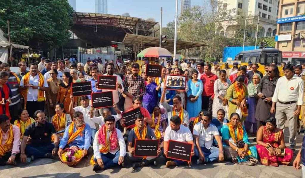 सिद्धिविनायक मंदिरात आर्थिक गैरव्यवहाराचा आरोप करत मनसेचा मोर्चा