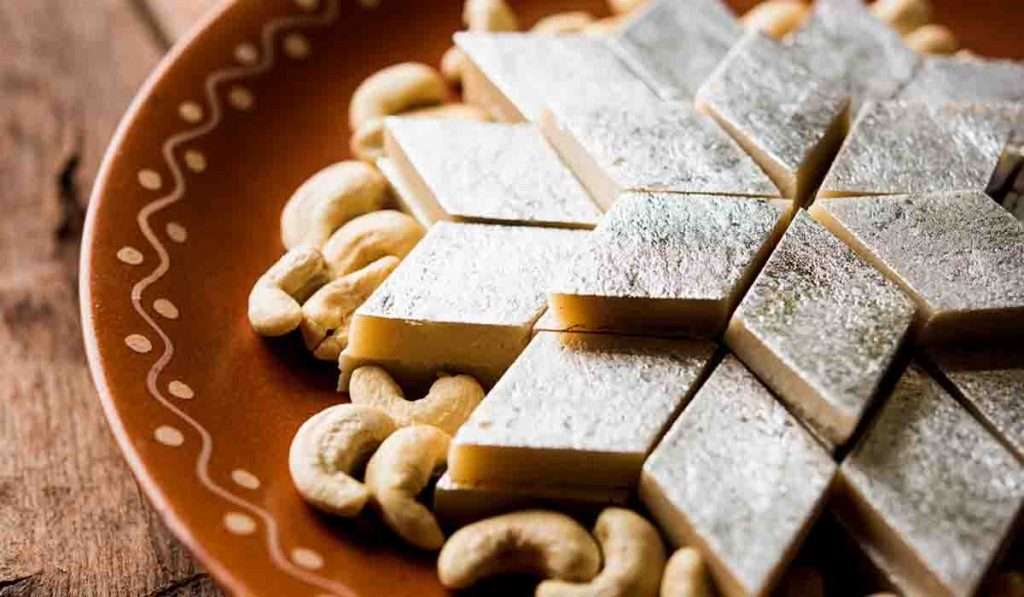 Kaju katli खूप आवडते पण बनवता येत नाही तर, जाणून घ्या सोपी रेसिपी