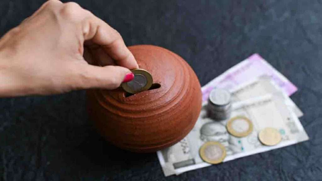 money saving tips, तुमचा पगार येताच सर्व पैसे होत आहेत खर्च? तर वापरा बचतीचा ‘हा’ फॉर्म्युला