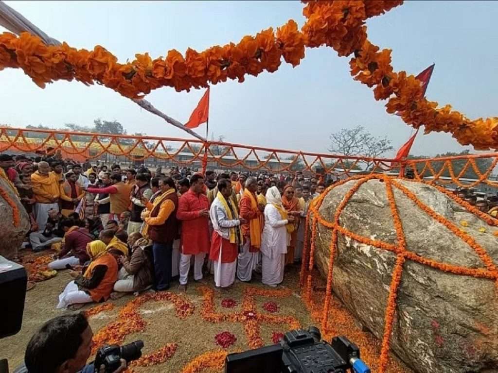 श्रीरामाच्या मूर्तीसाठी नेपाळहून दोन दिव्या शाळीग्राम दगड दाखल, ५१ आचार्यांच्या हस्ते झाले पूजन