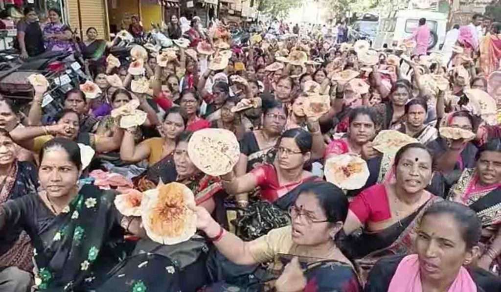 Anganwadi Worker Protest, अंगणवाडीतील महिलांना राज्य सरकारचे सकारात्मक आश्वासन…