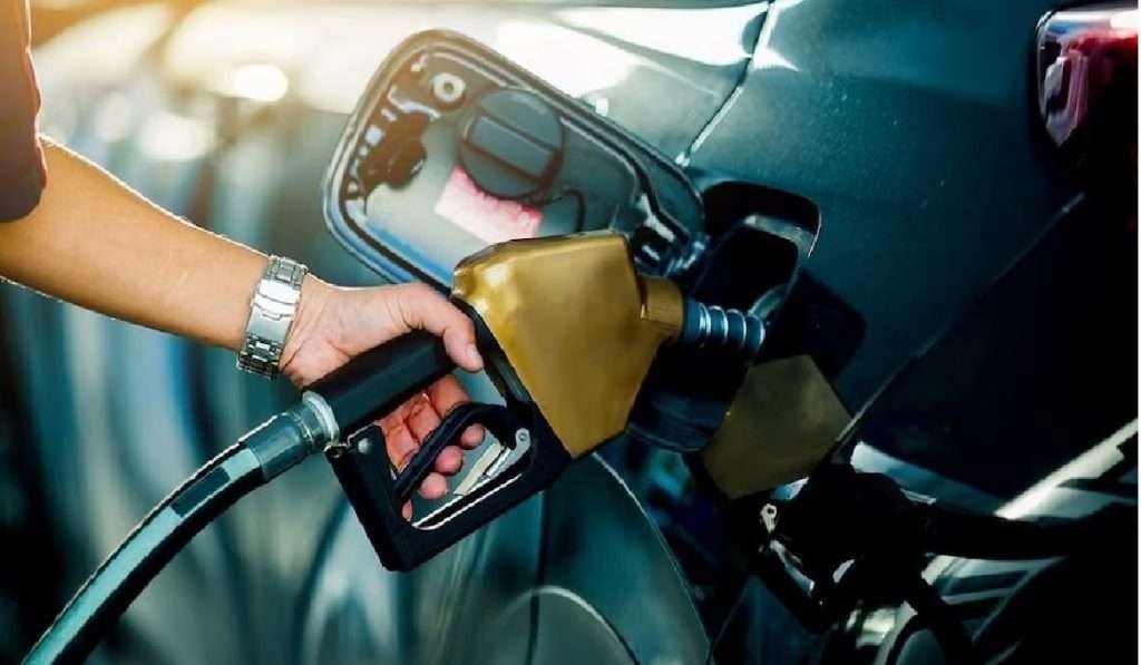 मुंबई, ठाणे आणि नवी मुंबईत पेट्रोल-डिझेल होणार स्वस्त, अर्थसंकल्पात अजित पवारांची मोठी घोषणा