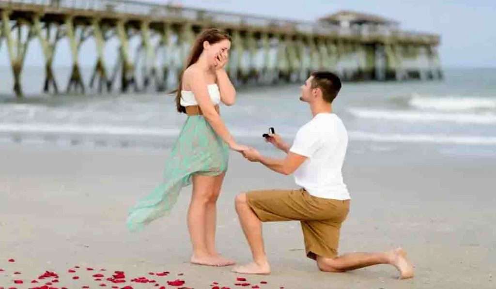 Propose Day निम्मित प्रेम व्यक्त करायचं? पण सुचत नाही…, तर पाठवा हे कोट्स