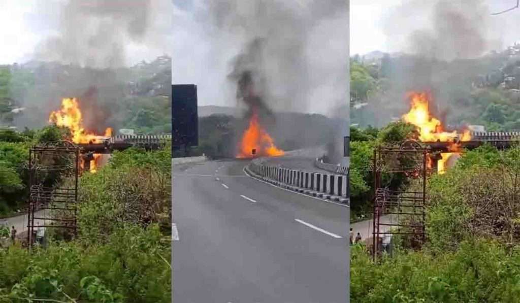 Mumbai-Pune Express way वरील खंडाळा घाटामध्ये ऑईल टँकरला आग