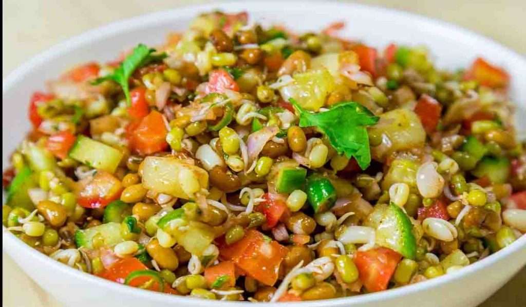 मुग खायला आवडत नाही? मग घरी बनवा Healthy आणि Tasty चटकदार मुगाची चाट