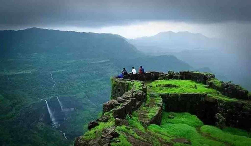 Hidden Forts In Pune,पावसाळ्यात या किल्ल्यांना भेट द्यायला विसरू नका