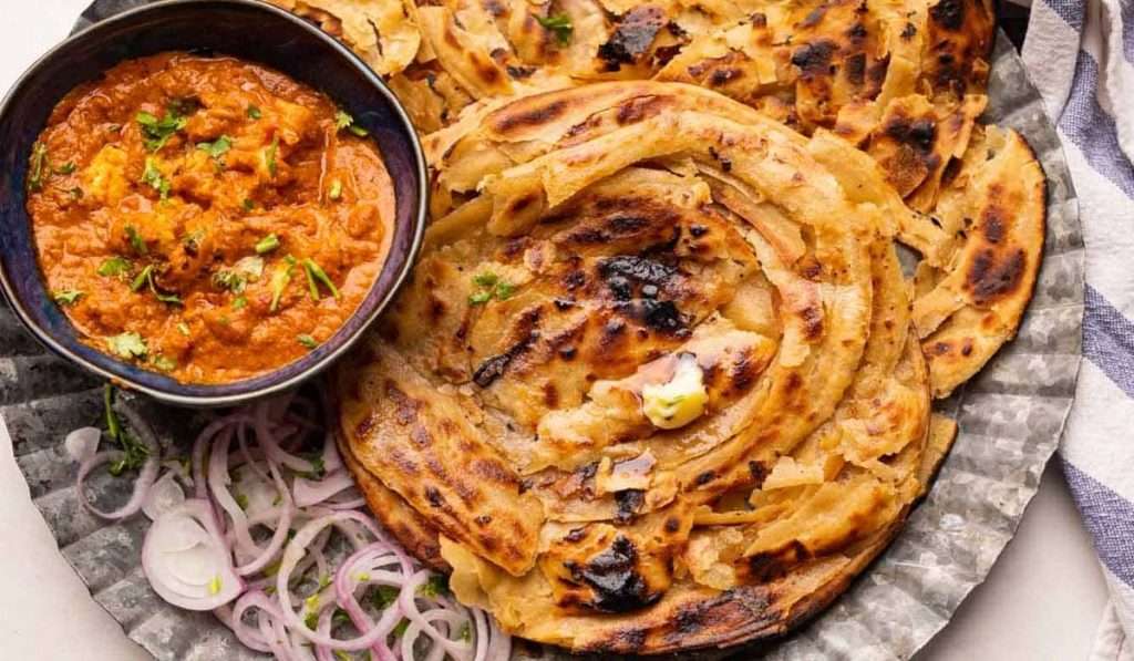 नाश्त्याला बनवा टेस्टी Masala Onion Laccha Paratha