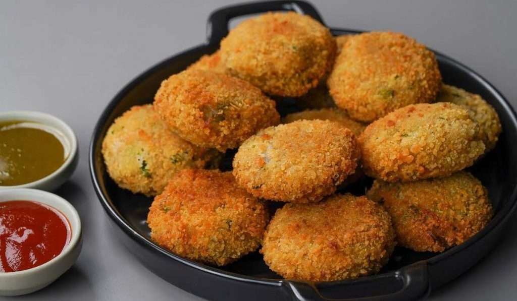 संध्याकाळच्या नाश्त्याला बनवा Crispy Poha Nuggets