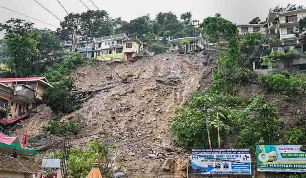 हिमाचल प्रदेश आणि उत्तराखंडमध्ये पावसाचा धुमाकूळ, ६५ जणांचा मृत्यू तर…