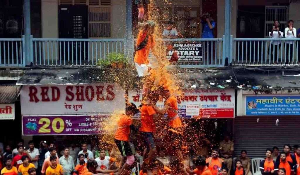 राज्यभरात दहीहंडी उत्सव जोशात