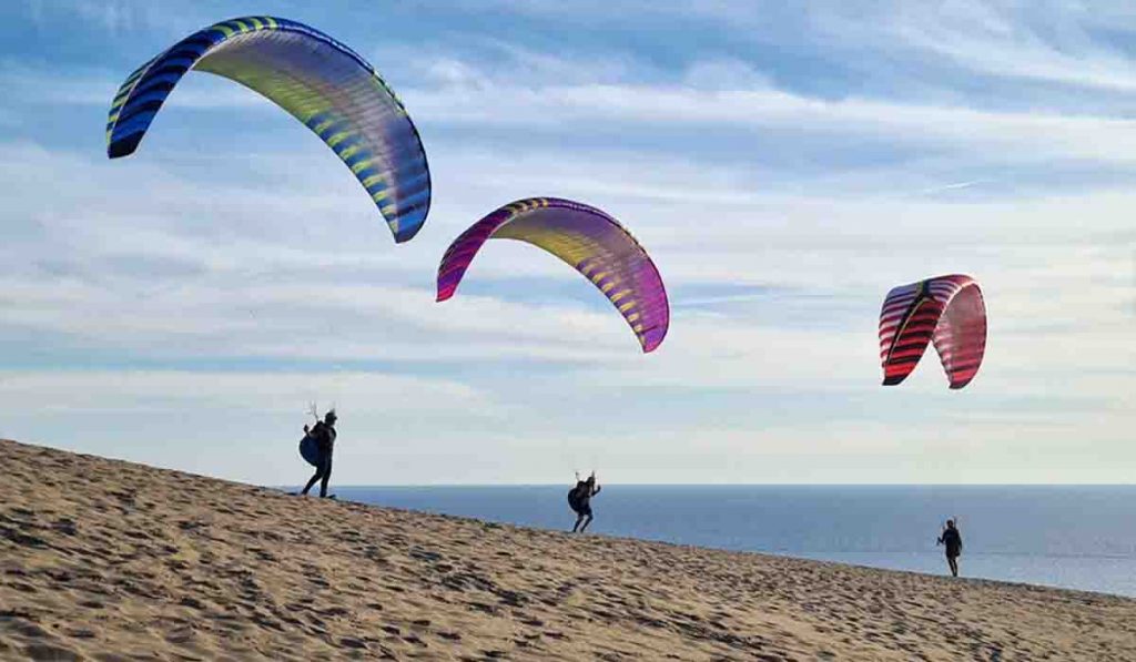 Paragliding चा आनंद लुटायचा आहे? भारतातील ही ५ ठिकाणे आहेत सर्वोत्तम…